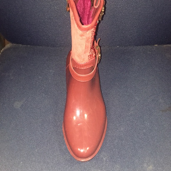 Rainboots☔️ - Picture 3 of 3